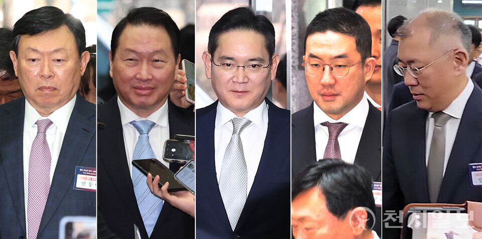 [천지일보=남승우·정다준 기자] 5대 그룹(삼성·LG·SK·현대차·롯데) 총수들이 지난 1월 2일 서울 여의도 중소기업중앙회에서 열린 2024 경제계 신년인사회에 참석하고 있다.왼쪽부터 신동빈 롯데그룹 회장, 최태원 SK그룹 회장(대한상공회의소 회장), 이재용 삼성전자 회장, 구광모 LG그룹 회장, 정의선 현대차그룹 회장. ⓒ천지일보 2024.01.02.