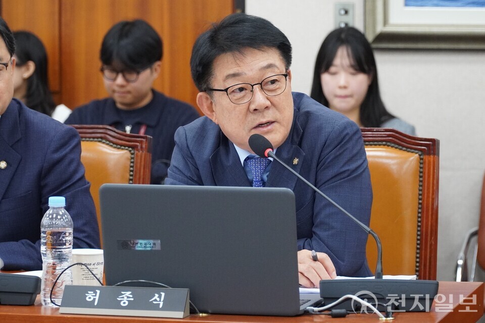 더불어민주당 산업통상자원중소벤처기업위원회 소속 허종식 의원이 여론조사 전문기관 ㈜시그널앤펄스에 의뢰해 지난 21~22일 전국 성인 1001명을 대상으로 실시한 조사 결과를 24일 공개했다. (제공: 더불어민주당 허종식 의원실) ⓒ천지일보 2025.10.24.