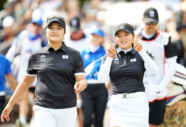 유해란(왼쪽)과 고진영 (출처:LPGA)