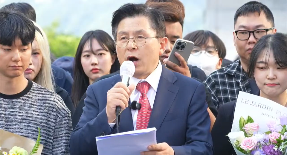 황교안 전 국무총리가 현충일인 6일 서울 광화문 이순신 장군 동상 앞에서 신당 창당을 공식 선언하고 있다. (출처: 황교안TV) ⓒ천지일보 2025.06.06.