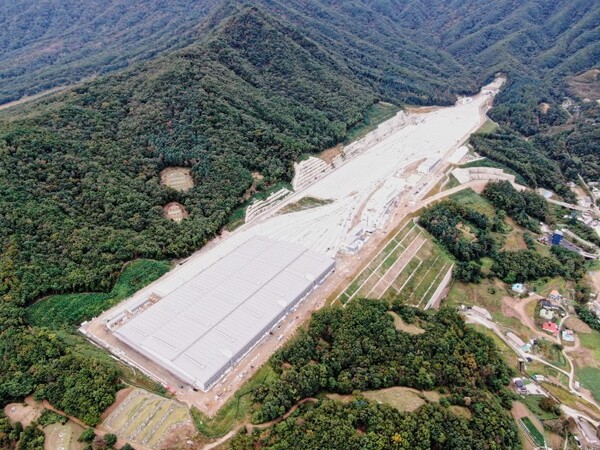 서울시가 진접차량기지 철도종합시험운행에 착수하며 2026년 6월 개통을 추진, 수도권 북부 철도 운행 효율성과 안전성 향상이 기대된다. 진접선(4호선연장) 차량기지 건설 현장 전경. (제공: 서울시)