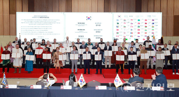 ‘2025 코리아 울산 세계궁도대회’가 오는 31일부터 11월 4일까지 문수국제양궁장과 시립문수궁도장에서 개최되는 가운데 사진은 지난 6월 12일 울산전시컨벤션센터에서 열린 ‘2025 KOREA 울산 궁도 대한민국 울산선언식’ 모습. (제공: 울산시) ⓒ천지일보 2025.10.30.