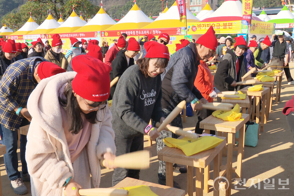 꿀잼 사과난타. (제공: 청송군) ⓒ천지일보 2025.10.30.