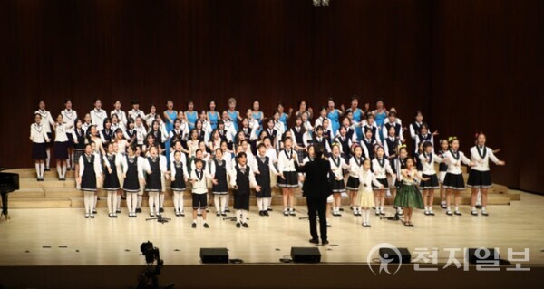 부산교육청 학생예술문화회관이 오는 11월 4일부터 7일까지 나흘간 본관 대극장에서 ‘2025 부산교육합창제’를 개최한다. 사진은 지난해 열린 부산교육합창제 모습. (제공: 부산교육청) ⓒ천지일보 2025.10.31.