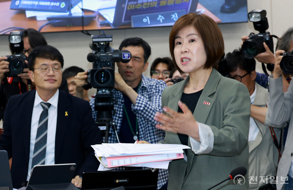 [천지일보=박준성 기자] 복지위 김미애 국민의힘 간사가 18일 서울 여의도 국회 보건복지위원회에서 열린 정은경 보건복지부 장관 후보자 인사청문회에서 자료요청 관련 항의를 하고 있다. ⓒ천지일보 2025.07.18.