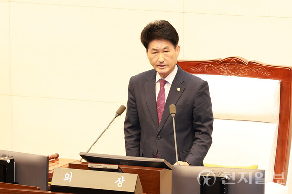 충북도의회(의장 이양섭)가 3일 제430회 정례회 제1차 본회의를 열고 오는 12월 15일까지 43일간의 회기에 돌입했다. 사진은 이양섭 충북도의장(국민의힘, 진천2)이 개회사를 하고 있는 모습. (제공: 충북도의회) ⓒ천지일보 2025.11.03.