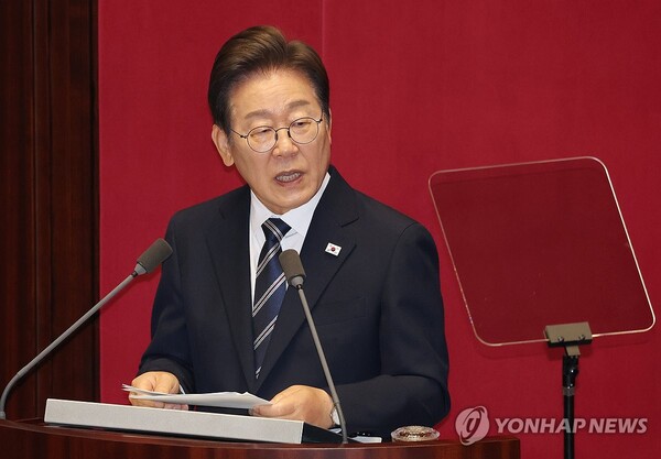 이재명 대통령이 지난 6월 26일 국회 본회의장에서 추가경정예산 시정연설을 하고 있다. (출처: 연합뉴스)