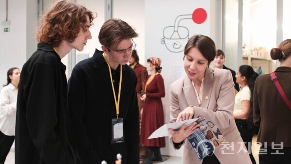 최근 체코 프라하에서는 정치 지도자, 기관 대표, 교육자, 언론인, 시민사회 인사 등 250여명이 참석한 가운데 ‘9.18 HWPL 평화 만국회의 11주년’을 기념한 ‘평화 콘퍼런스’가 열렸다. 사진은 콘퍼런스 모습. (제공: HWPL)ⓒ천지일보 2025.11.04.