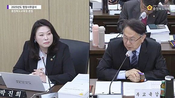 박진희(왼쪽) 충북도의원(더불어민주당·비례대표)이 5일 충북교육청 행정사무감사에서 김태형 부교육감을 상대로 질의하고 있다. 사진은 충북도의회 영상 갈무리. (출처: 충북도의회 영상 캡처)