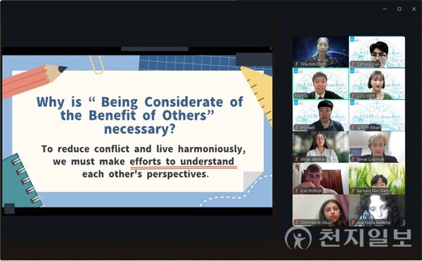 HWPL은 최근 분쟁 영향을 받는 지역의 청소년·청년들을 대상으로 상호학습과 대화를 통한 평화 역량 강화를 목표로 한 메타버스 기반 평화교육 프로그램을 도입했다. 사진은 온라인을 통한 ‘메타버스 평화교육’ 설명 모습과 실제 교육 모습. (제공: HWPL) ⓒ천지일보 2025.11.06.