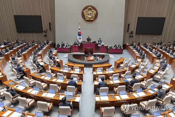 한병도 국회 예결위원회 위원장이 6일 국회 예결위 회의장에서 열린 전체회의를 개회하고 있다.이날 국회 예결위는 정부가 제출안 2026년도 예산 심의에 본격 돌입했다. 2025.11.6 (출처: 연합뉴스)