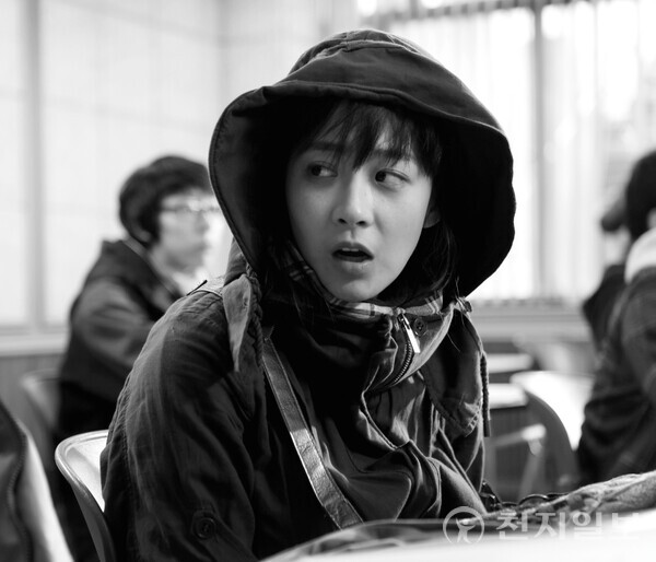 남도영화제 시즌2 광양이 지난달 27일 닷새간의 일정을 마쳤다. 사진은 ‘날강도’의 한 장면. (제공: 남도영화제집행위원회) ⓒ천지일보 2025.11.07.