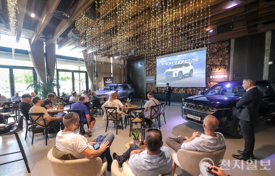 KG모빌리티(KGM)가 독일 시장 대규모 글로벌 론칭에 이어 개별 국가별로 토레스 하이브리드와 무쏘 EV 등 신제품 출시 행사를 갖고 수출시장 공략 가속화에 나섰다고 6일 밝혔다. (제공: KGM) ⓒ천지일보 2025.11.06.