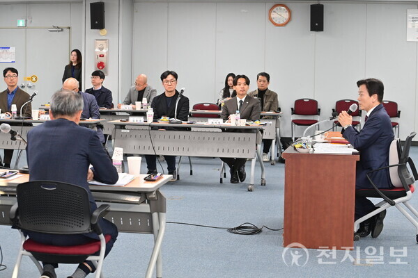 조규일 진주시장이 6일 개최된 ‘진주시 공립 항공우주분야 전문과학관 전시 착수보고회 및 자문단 위촉식’에서 발언하고 있다. (제공: 진주시청) ⓒ천지일보 2025.11.06.