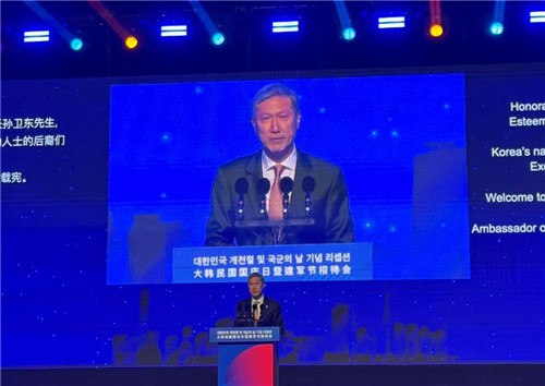 (베이징=연합뉴스) 6일 오후 중국 베이징 주중대사관저에서 열린 개천절·국군의날 리셉션에서 노재헌 주중대사가 발언하고 있다. 2025.11.6