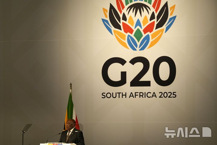 시릴 라마포사 남아프리카공화국 대통령이 2월 26일(현지시간) 케이프타운에서 열린 G20 재무장관 및 중앙은행 총재 회의에서 대표단에게 연설하고 있다. (출처: 뉴시스)