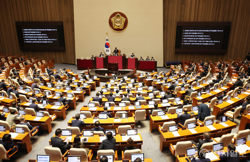 [천지일보=박준성 기자] 우원식 국회의장이 26일 오후 서울 여의도 국회에서 열린 제418회 국회(정기회) 본회의에서 ‘방송4법·노란봉투법·민생회복지원금법’ 재표결을 마치고 부결을 선언하고 있다. ⓒ천지일보 2024.09.26.