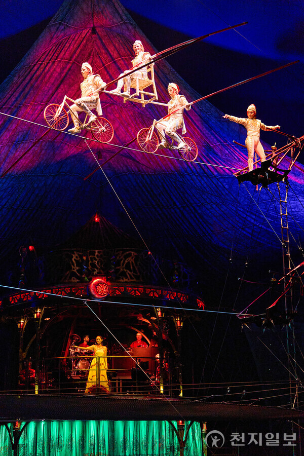 태양의서커스, 쿠자(KOOZA) 공연 사진 (제공: (주)마스트 인터내셔널) ⓒ천지일보 2025.11.09.