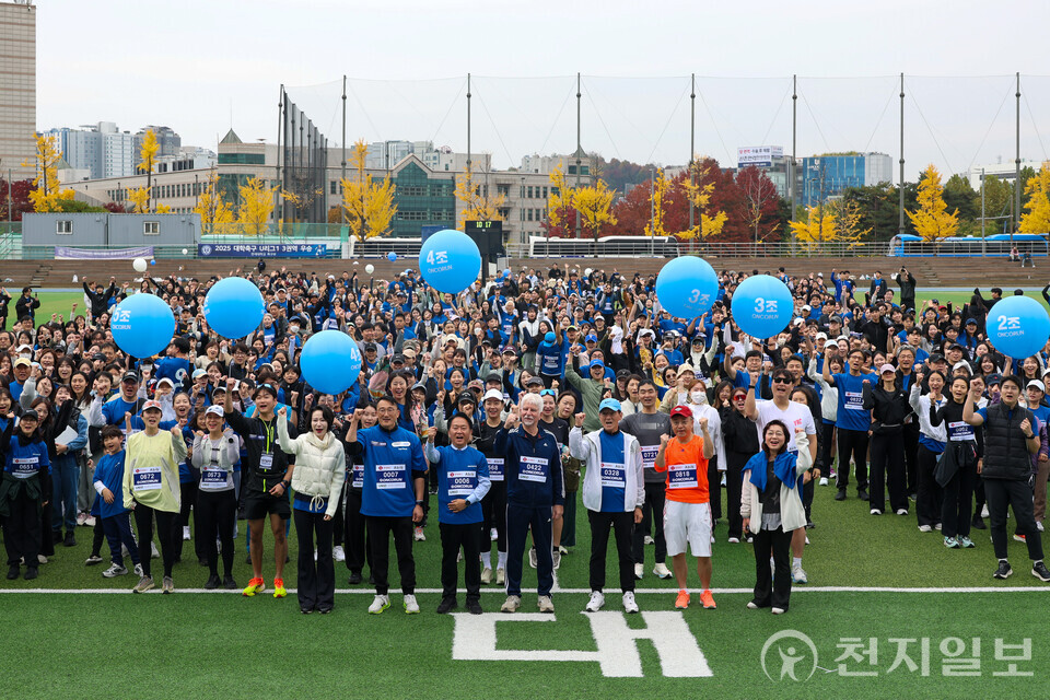 제1회 온코런 단체사진. (제공: 롯데장학재단)