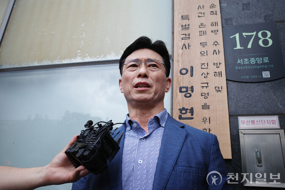 [천지일보=남승우 기자] 임성근 전 해병대 1사단장이 2일 오후 서울 서초구의 한 빌딩에 마련된 이명현 채상병 특검 사무실에 피의자 신분으로 출석, 사무실로 들어가기 전 입장을 밝히고 있다. ⓒ천지일보 2025.07.02.