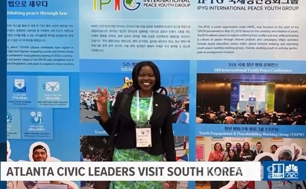 미국 조지아주 애틀랜타에서 온 22명의 대표단은 지난 9월 18일 한국 청주에서 열린 평화 만국회의 기념식에 참석했다. 대표단은 미국 조지아주 종교계, 교육계, 시민단체 지도자들로 구성됐다. 이들은 전 세계 800여명의 대표들과 함께 평화의 메시지를 나눴다. 사진은 대표단 모습. (출처: 미국 애틀랜타 매체 ‘11 Alive’ 방송 화면) ⓒ천지일보 2025.11.12.