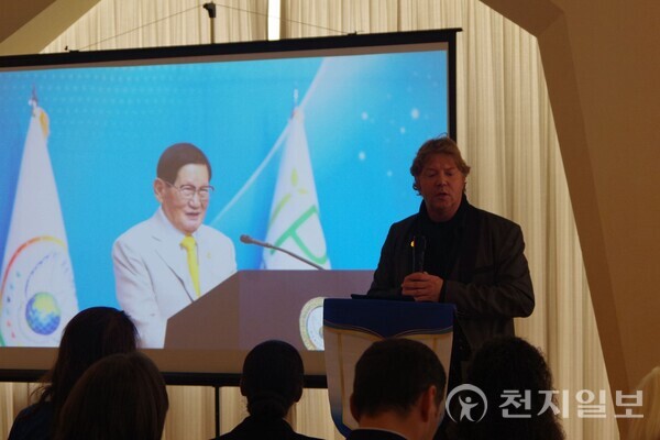 지난달 20일 네덜란드의 수도 헤이그에서 ‘실천하는 평화’를 논의하는 장이 국제평화 NGO인 HWPL 주최로 마련됐다. ‘평화는 치유한다, 지속 가능한 평화를 세우다’를 주제로 한 이번 포럼에는 종교인·교육자·시민단체 관계자 등 다양한 참가자들이 모여 평화를 ‘행동’으로 만들어 가는 구체적인 실천 방안을 모색했다. 사진은 행사 모습. (제공: HWPL) ⓒ천지일보 2025.11.12.