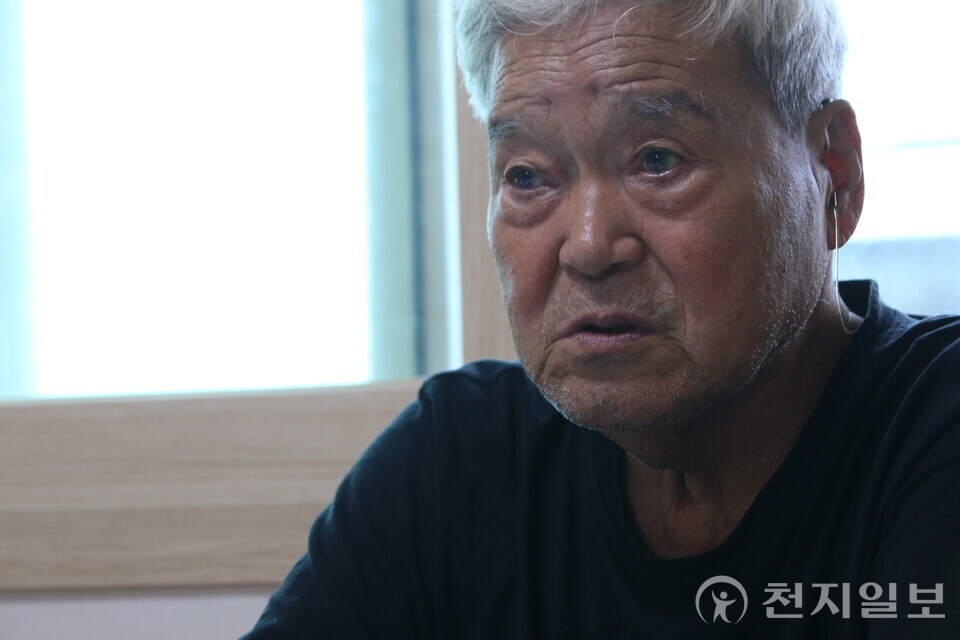 [천지일보=배다솜 기자] 정영철(83) 서산개척단 진상규명대책위원장이 천지일보와 인터뷰를 하고 있다. ⓒ천지일보 2025.11.13.