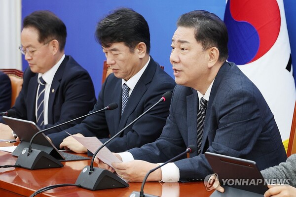 더불어민주당 김병기 원내대표가 13일 서울 여의도 국회에서 열린 원내대책회의에서 발언하고 있다. 2025.11.13 (출처:연합뉴스)