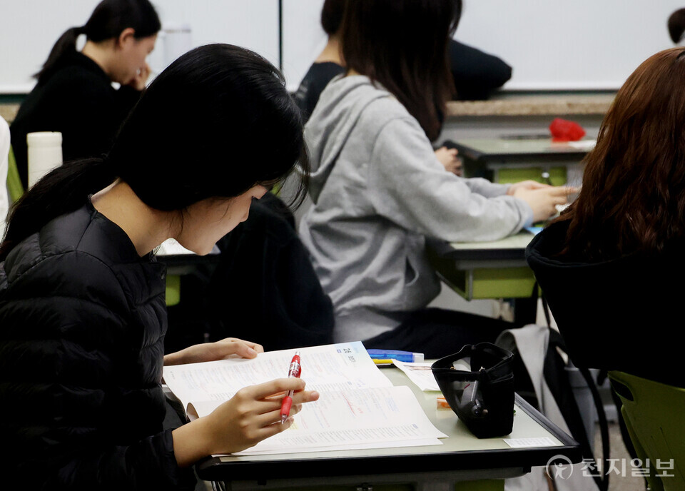 [천지일보=박준성 기자] 2026학년도 대학수학능력시험(수능)이 실시된 13일 서울 광진구 광남고등학교 고사장에서 수험생들이 시험을 준비하고 있다. (사진공동취재단)ⓒ천지일보 2025.11.13.