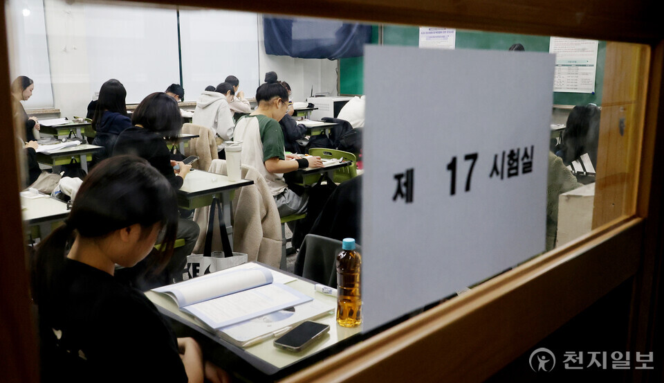 [천지일보=박준성 기자] 2026학년도 대학수학능력시험(수능)이 실시된 13일 서울 광진구 광남고등학교 고사장에서 수험생들이 시험을 준비하고 있다. (사진공동취재단)ⓒ천지일보 2025.11.13.