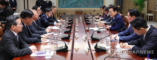 이재명 대통령이 16일 용산 대통령실에서 열린 한미 관세협상 후속 민관 합동회의에서 발언하고 있다. 2025.11.16 (출처: 연합뉴스)