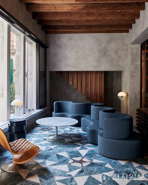 올해 전시에는 국내외 토털리빙 브랜드 600여 곳이 참여해 약 1000개 부스를 구성한다. 토털리빙을 비롯해 인테리어·스마트홈·홈데코·테이블웨어 등 세분화된 분야를 아우르며 관람객들에게 현재 리빙 시장의 폭넓은 스펙트럼을 선보일 예정이다. ⓒ천지일보 2025.11.17.