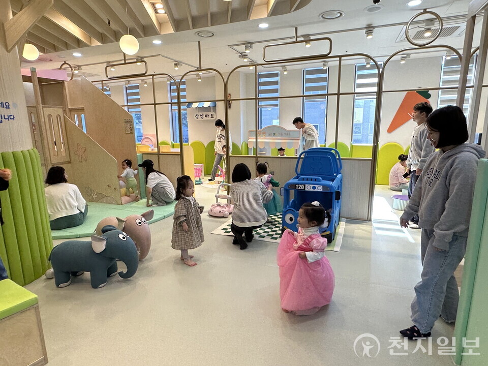 안동시가 2025년 한 해 동안 아동이 행복하고 부모가 안심할 수 있는 도시 조성을 위해 다양한 육아·돌봄·아동권리 사업을 추진해 시민이 체감한 성과를 얻었다. (제공: 안동시) ⓒ천지일보 2025.11.18.