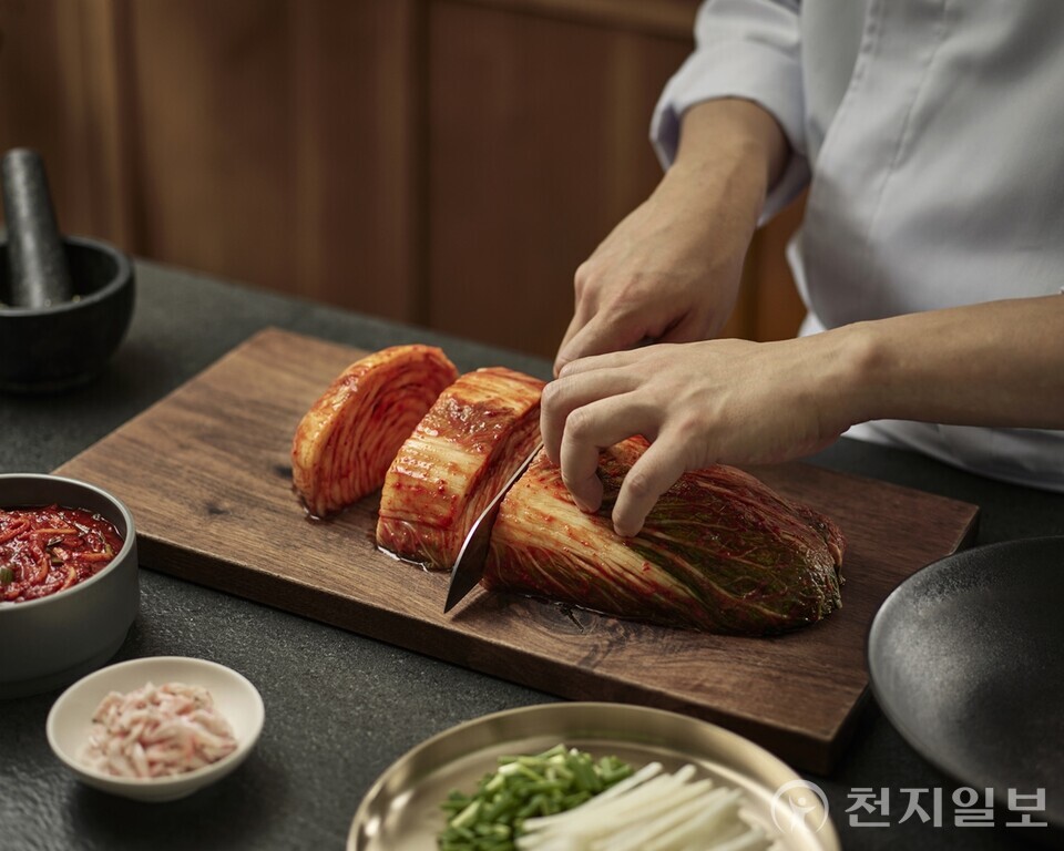 롯데호텔앤리조트 배추김치. (제공: 롯데호텔앤리조트) ⓒ천지일보 2025.11.19.