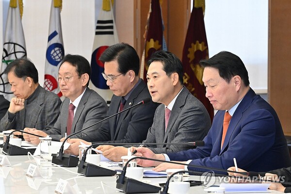 국민의힘 장동혁 대표가 19일 서울 중구 대한상공회의소에서 열린 '국민의힘-대한상공회의소 정책간담회'에서 인사말을 하고 있다. 2025.11.19 (출처: 연합뉴스)