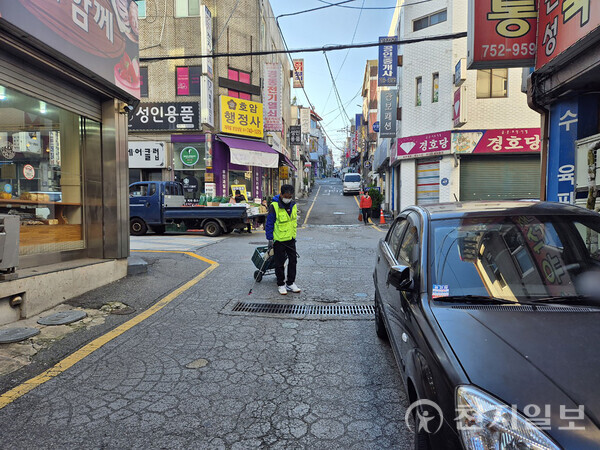 성남시 일대에서 방역소독을 진행하는 모습. (제공: 성남시청) ⓒ천지일보 2025.11.19.