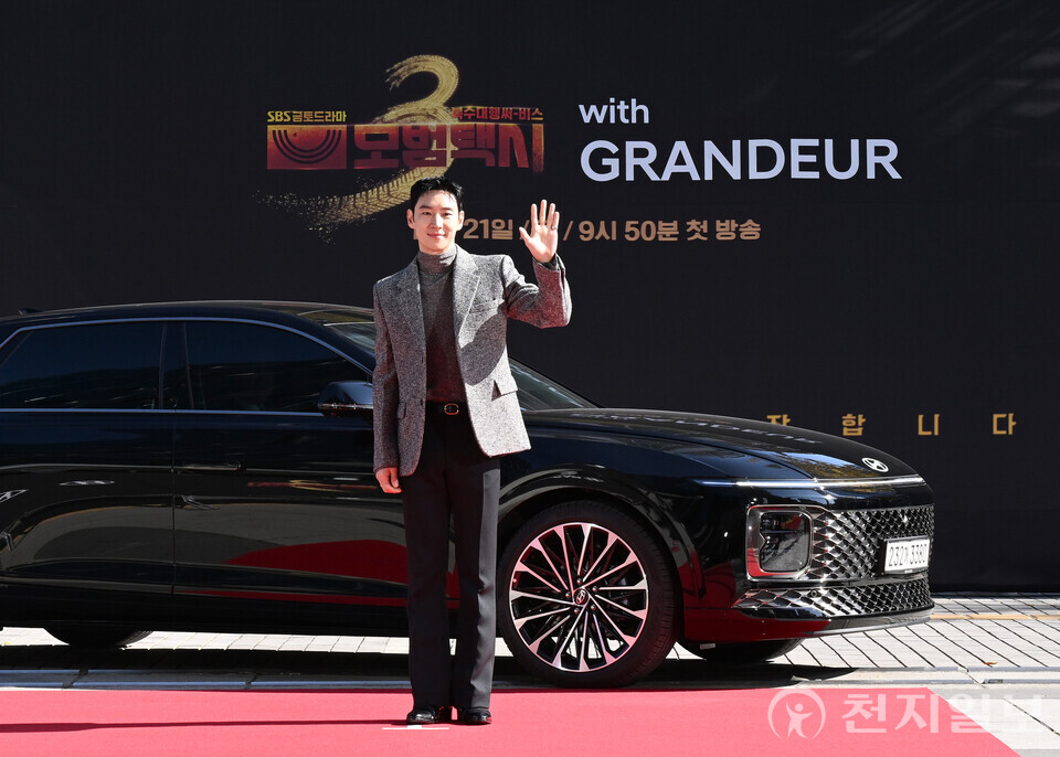 현대자동차의 플래그십 모델 그랜저가 하반기 기대작인 SBS드라마 ‘모범택시 3’를 통해 시청자들과 만난다고 19일 밝혔다. (제공: 현대자동차) ⓒ천지일보 2025.11.19.