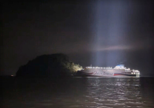 19일 오후 8시 17분께 전남 신안군 장산면 장산도 인근 해상에서 여객선이 좌초됐다. (출처: 연합뉴스)