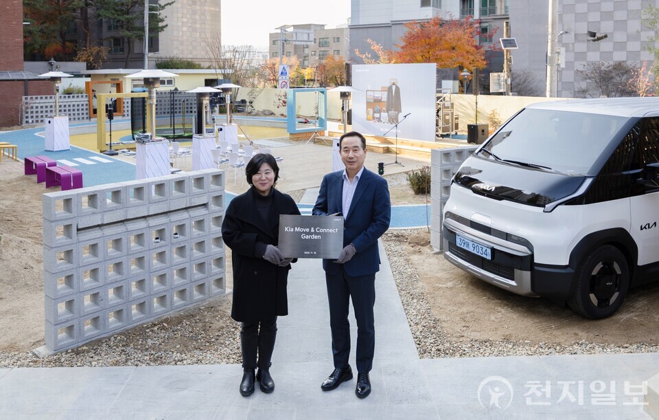 기아가 전국 복지기관과 사회적기업에 PV5를 지원하는 사회공헌사업 ‘Move&Connect’를 지난 19일 아동양육시설인 꿈나무마을 파란꿈터에서 진행했다고 20일 밝혔다. (제공: 기아) ⓒ천지일보 2025.11.20.