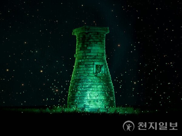 세계적 미디어아티스트 이이남(Lee Lee Nam) 작가는 빛과 영상으로 보이지 않는 세계를 그려내며 독창적인 예술 세계를 구축해왔다. 그는 “예술은 보이지 않는 것을 보이게 하는 일”이라며 시간과 기억, 존재의 흔적을 화면 위에 불러낸다. 특히 APEC 2025 정상회의 환영 만찬에 초청돼 한국 문화예술의 위상을 세계에 알렸다. 사진은 이이남 작가 작품 천년의 문- 신라의 꿈을 지나 (제공: 이이남 스튜디오) ⓒ천지일보 2025.11.20.