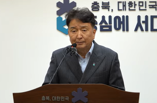 [천지일보 충북=김홍진 기자] 김영환 충북지사가 20일 충북도청 브리핑룸에서 기자회견을 하고 있다. ⓒ천지일보 2025.11.20.