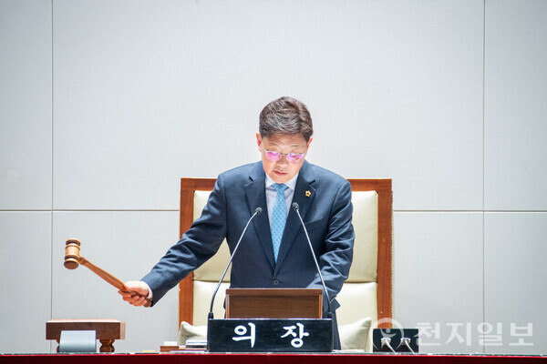 안광림 성남시의회 부의장이 20일 제307회 정례회를 개회하고 있다. (제공: 성남시의회) ⓒ천지일보 2025.11.20.