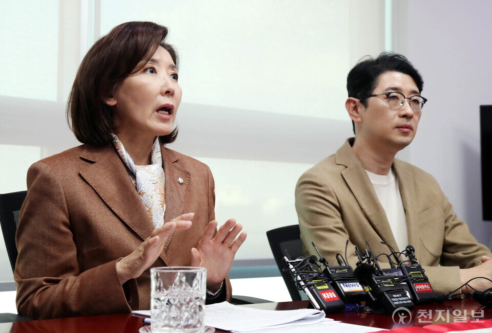 [천지일보=박준성 기자] 국민의힘 나경원 위원이 20일 오후 서울 여의도 국회 의원회관 나경원의원실에서 패스트트랙 선고 관련해 긴급 기자회견을 하고 있다. ⓒ천지일보 2025.11.20.
