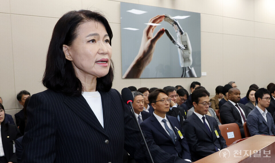 [천지일보=박준성 기자] 이진숙 전 방송통신위원장이 14일 서울 여의도 국회에서 열린 과학기술정보방송통신위원회의 방미통위 및 산하기관 대상 국정감사에서 의원 질의에 답하고 있다.ⓒ천지일보 2025.10.14.