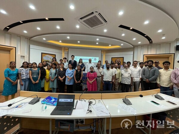 HWPL은 올해 8월 10일부터 11일까지 인도 벵갈루루에서 카르나타카 주의회(Vidhana Soudha)와 카르나타카 주 입법부가 참여하는 평화 행사를 열었다. 행사에는 법학 교수들, 기독교 지도자들, 주정부 고위 관계자들이 참석해 평화의 비전을 공유하고 협력 의지를 표명했다. 사진은 행사 모습. (제공: HWPL) ⓒ천지일보 2025.11.20.