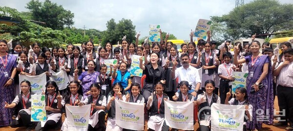 HWPL은 올해 8월 7일 인도 가다가 지방 판차야트 대학교에서 HWPL은 상업대학과 MOU를 체결했다. 같은 날 HWPL 산하 국제청년평화그룹(IPYG)은 아크샤라 테크노 스쿨에서 176명의 학생들과 함께 평화·환경 캠페인을 진행했다. 사진은 행사 모습. (제공: HWPL) ⓒ천지일보 2025.11.20.