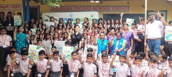 HWPL은 올해 8월 7일 인도 가다가 지방 판차야트 대학교에서 HWPL은 상업대학과 MOU를 체결했다. 같은 날 HWPL 산하 국제청년평화그룹(IPYG)은 아크샤라 테크노 스쿨에서 176명의 학생들과 함께 평화·환경 캠페인을 진행했다. 사진은 행사 모습. (제공: HWPL) ⓒ천지일보 2025.11.20.