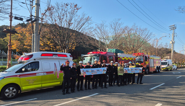 전남 순천소방서가 11월 ‘불조심 강조의 달’을 맞아 소방차 퍼레이드와 골목길 불법 주정차 계도 등 화재 예방 캠페인을 진행했다고 19일 밝혔다. (제공: 순천소방서) ⓒ천지일보 2025.11.21.