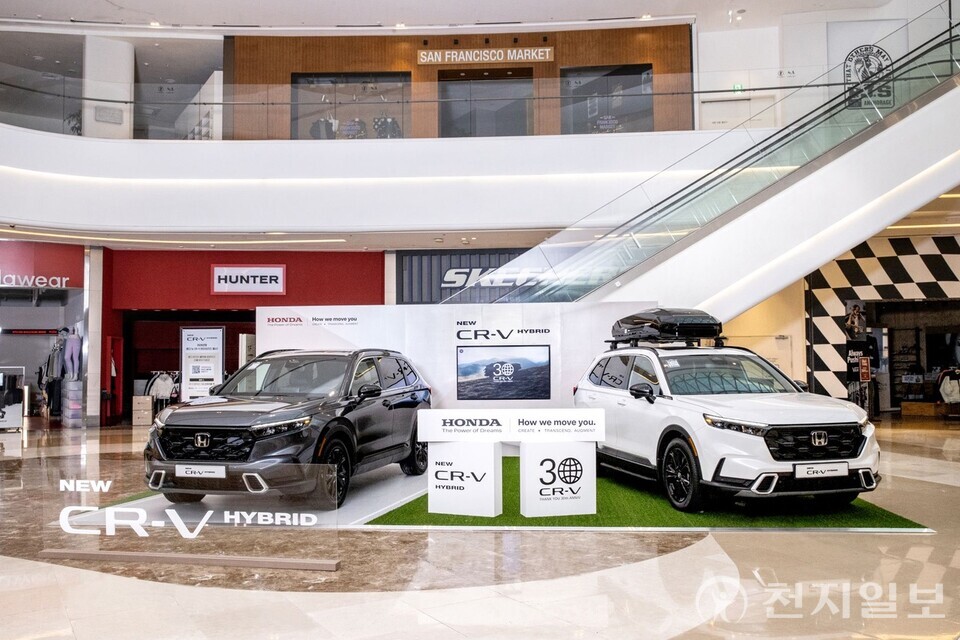 혼다코리아가 글로벌 베스트셀링 SUV ‘2026년형 뉴 CR-V 하이브리드’의 출시 및 CR-V 출시 30주년을 기념해 소비자 대상 전시 팝업 이벤트를 진행한다고 21일 밝혔다. (제공: 혼다코리아) ⓒ천지일보 2025.11.21.