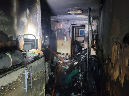 불에 탄 다가구주택 내부. (출처: 연합뉴스)